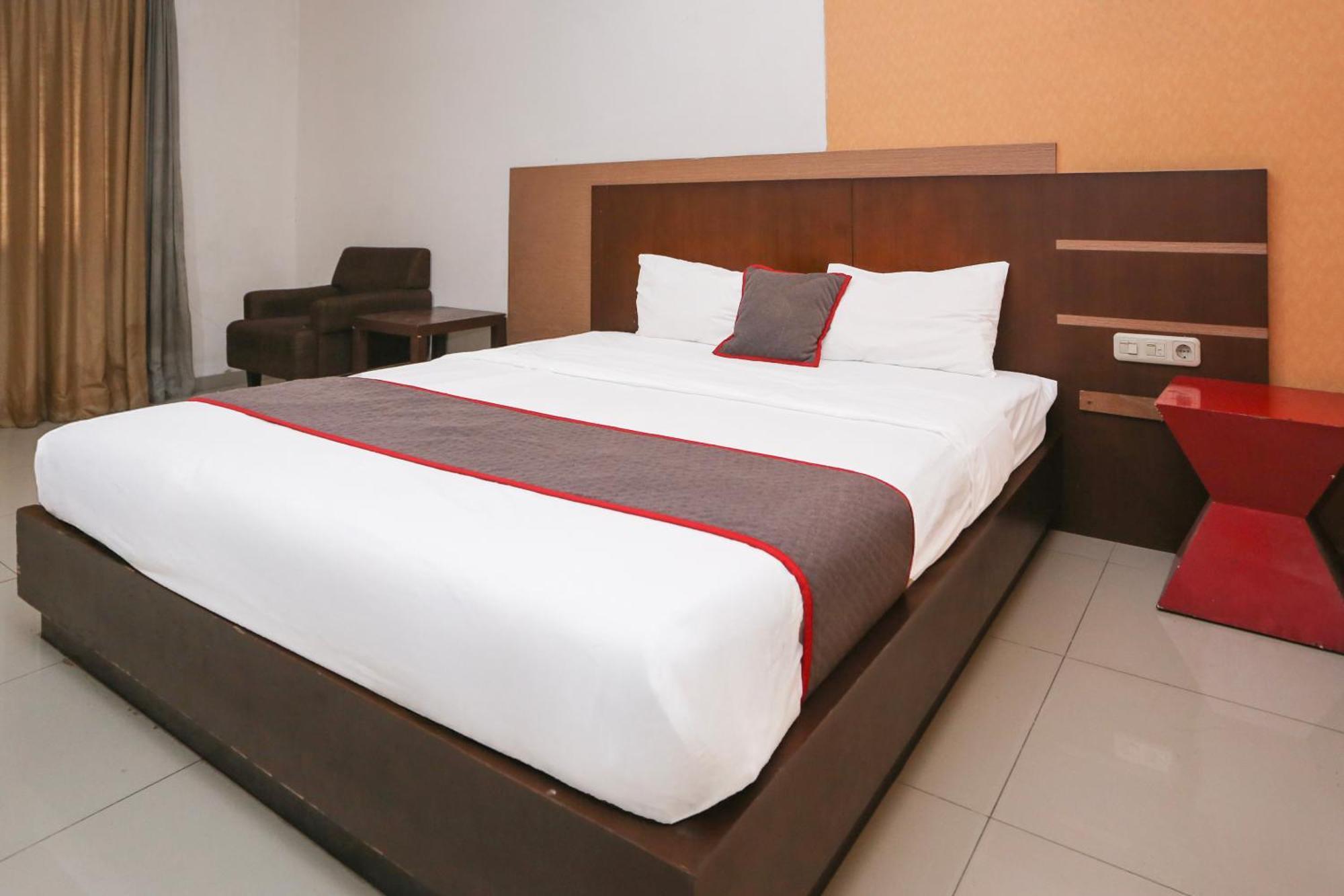Reddoorz @ 2 Hotel 3*